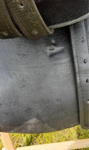 Selle en cuir noire taille 17,5