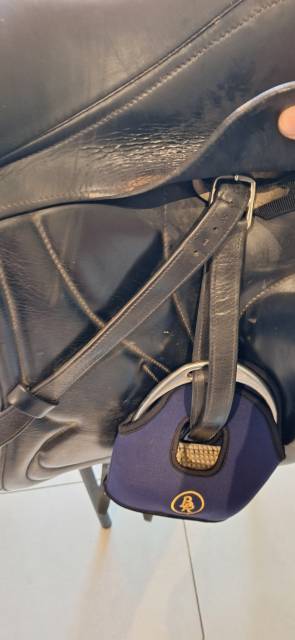 Selle de dressage antares  Signature 17.5