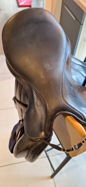 Selle de dressage antares  Signature 17.5