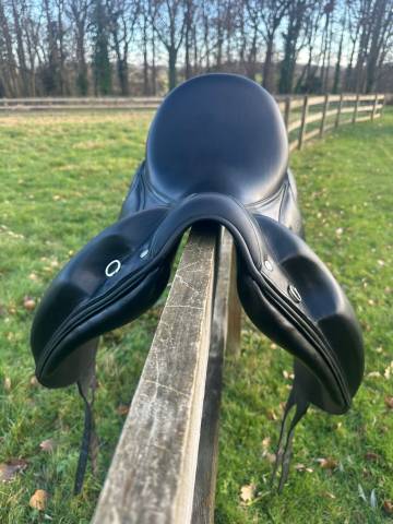 Selle de dressage Devoucoux top &eacute;tat 