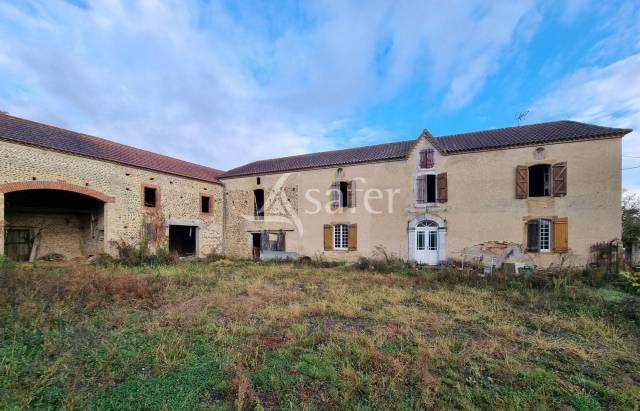 Maison et dépendances sur 9ha proche de Madiran