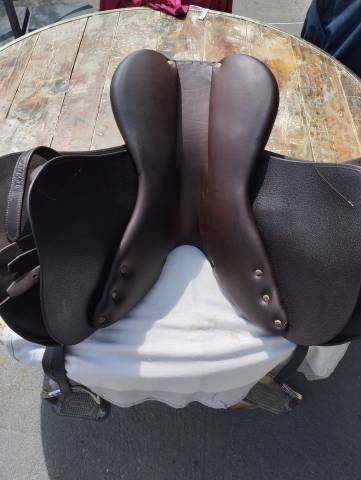 Selle Antares  taille 17,5, modèle spooner, quartiers 3A