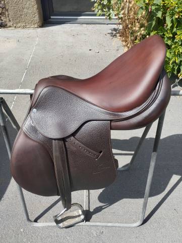 Selle Antares  taille 17,5, modèle spooner, quartiers 3A
