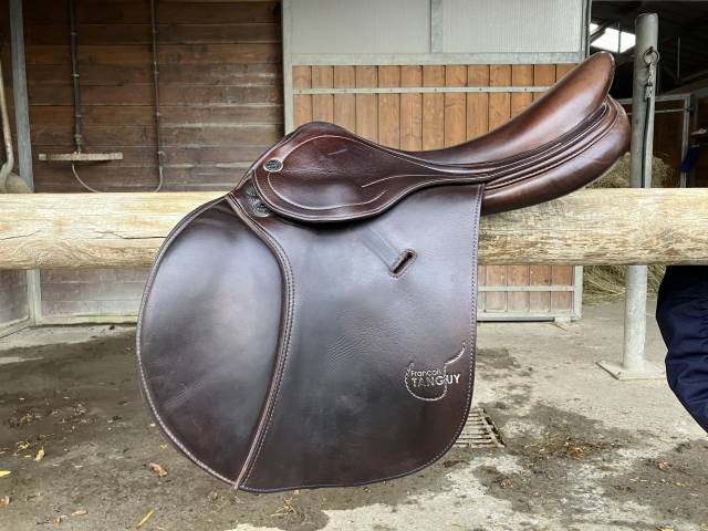 Selle Prestige 17 pouces cuir marron