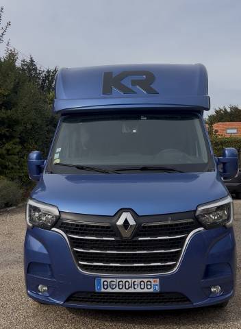 Camion VL chevaux Renault Master Krismar - 60 000€ HT