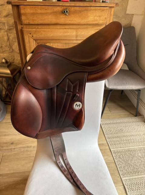 Selle Meyer de 2023. Taille de siège : 17