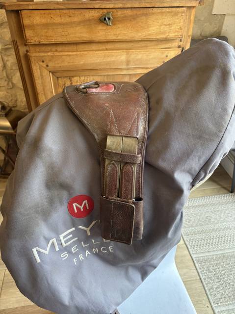 Selle Meyer de 2023. Taille de siège : 17