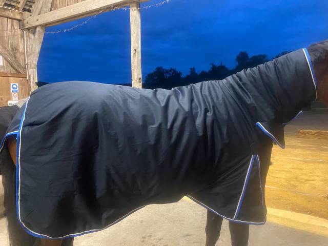 COUVERTURE CHEVAL 135 CM 400G