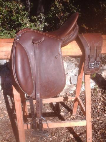 Selle cuir dressage mono quartier 