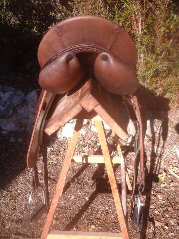 Selle cuir dressage mono quartier 