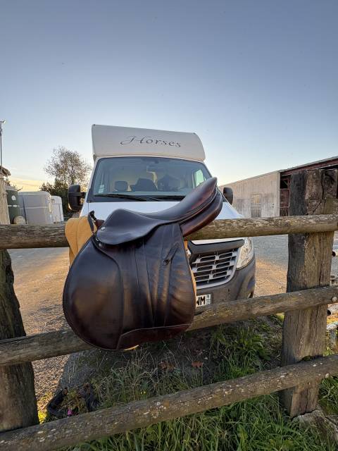 Selle Butet 17,5 pouces – très bon état