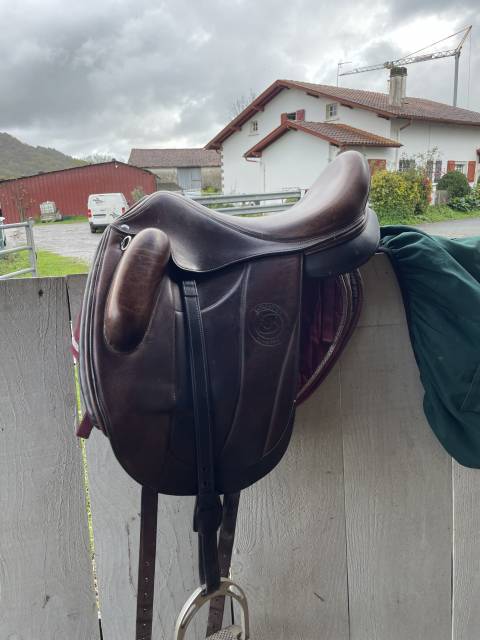 Selle de dressage Forestier modèle aachen  17 pouces 