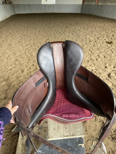 Selle de dressage Forestier modèle aachen  17 pouces 