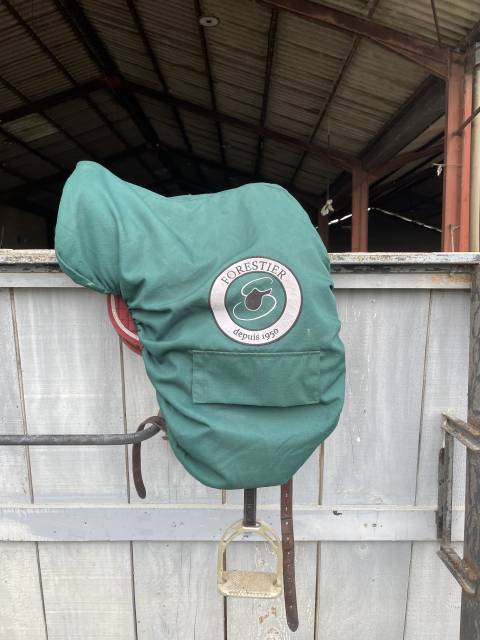 Selle de dressage Forestier modèle aachen  17 pouces 