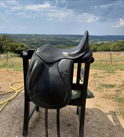 Selle de dressage monoquartier  17,5