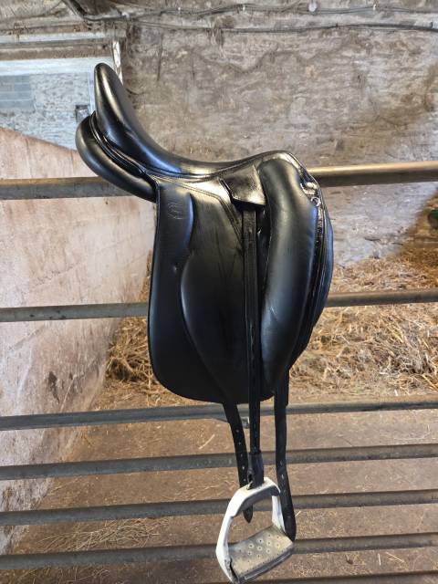 Vend selle de dressage devoucoux 