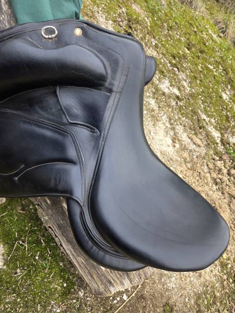 Vend selle de dressage devoucoux 