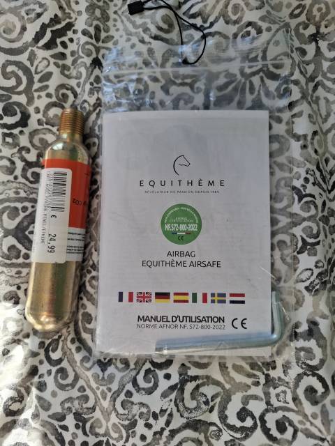Gilet airbag Equitheme taille S excellent état 
