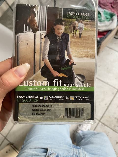 Selle de dressage Wintec Isabell Cair noire en 17 pouces