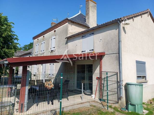 Propri&eacute;t&eacute; d'&eacute;levage d'environ 94 ha 50 bien group&eacute;s