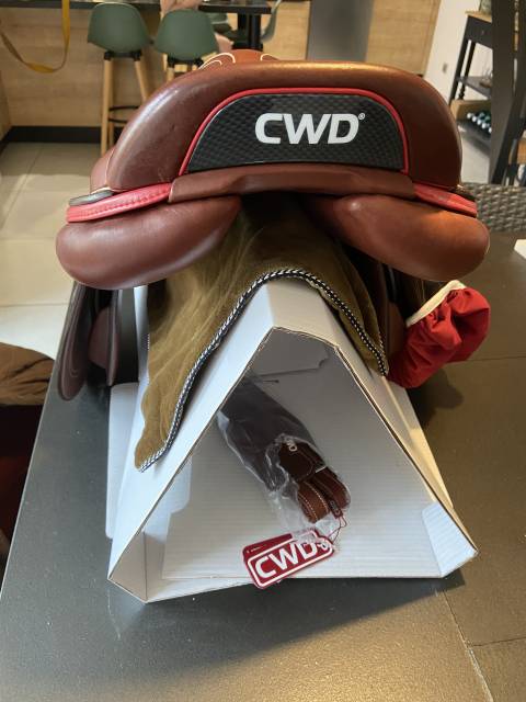 Selle CWD 2gs mademoiselle vends ou &eacute;change 