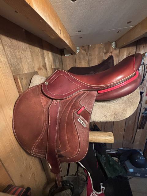 Selle CWD 2gs mademoiselle vends ou &eacute;change 