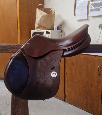 Selle meyer acte 2 semi-creuse 17,5"