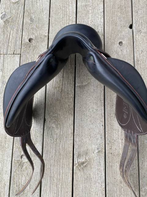Selle de dressage Devoucoux