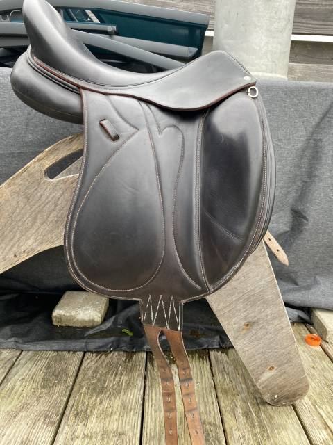 Selle de dressage Devoucoux