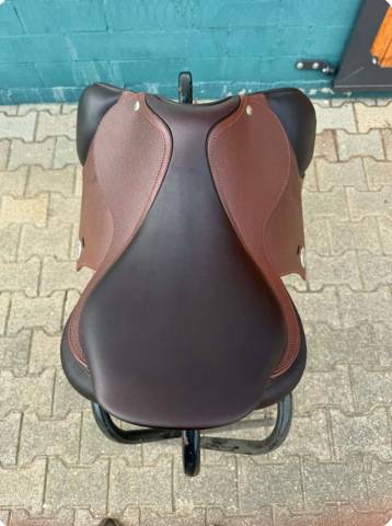 Selle Meyer siège semi creux 17 pouces 