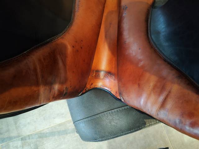 Selle cuir noire Forestier Mixte 17,5 pouces