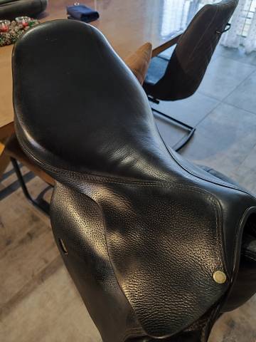 Selle cuir noire Forestier Mixte 17,5 pouces