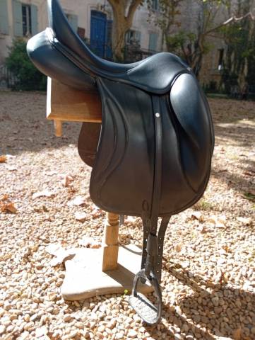 Selle de dressage 