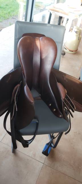 Vend Selle Eric Thomas Fontainebleu 17.5