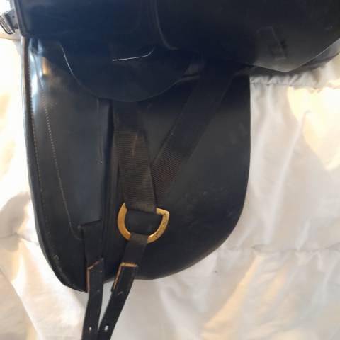 Vends selle dressage Wembley 17"