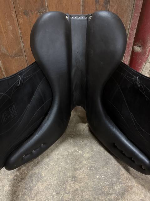 Selle de dressage Antares Cadence