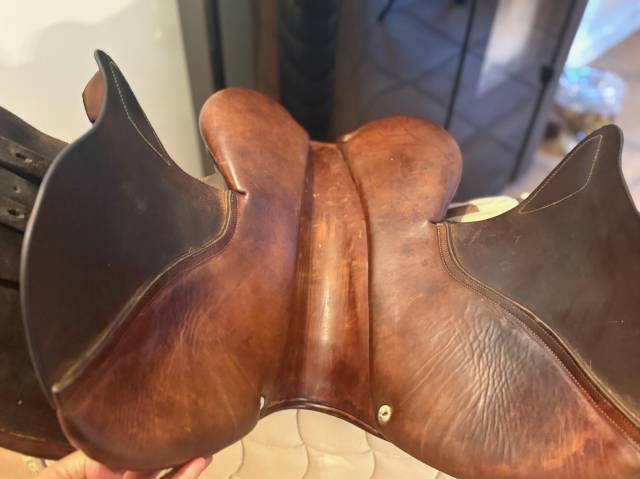 Selle d'occasion CWD 16" - spécial Noël  ? 