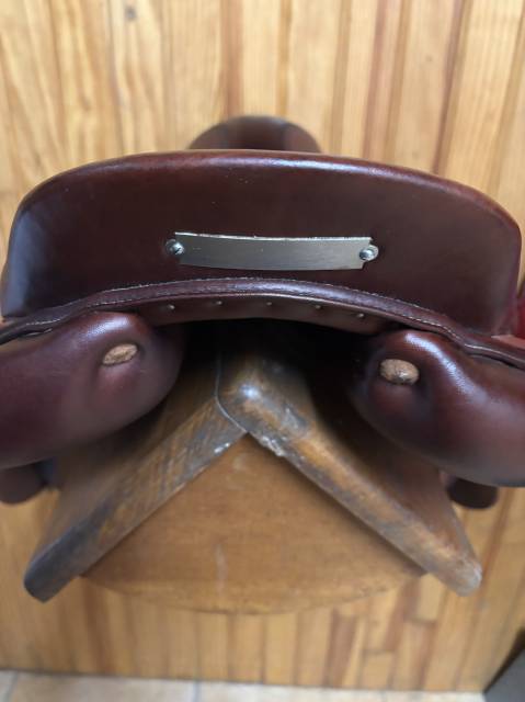 Selle MEYER semi plate taille 17 en parfait état 