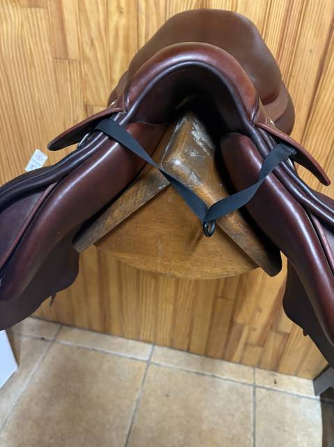 Selle MEYER semi plate taille 17 en parfait état 