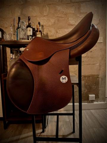 Selle Meyer 2024, 17 , parfait état 