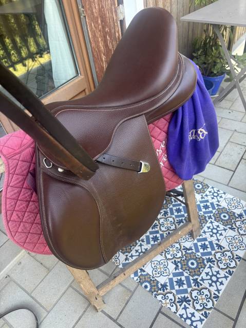 Selle Bates 17’ - Quasiment neuve 