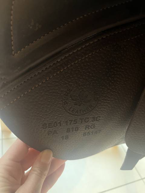 Selle cwd 2018 mod&egrave;le SE01 si&egrave;ge plat taille 17,5