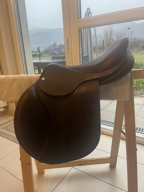 Selle cwd 2018 mod&egrave;le SE01 si&egrave;ge plat taille 17,5