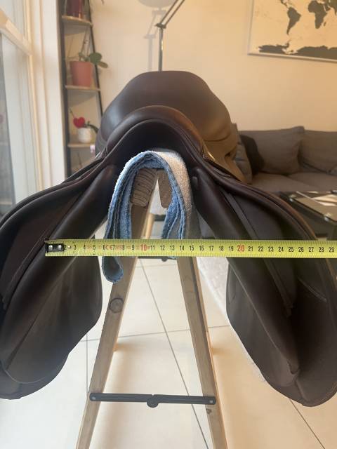 Selle cwd 2018 mod&egrave;le SE01 si&egrave;ge plat taille 17,5