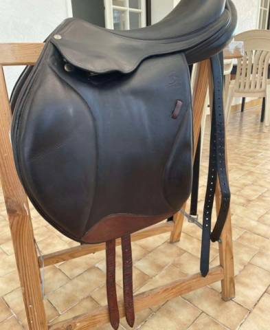 Selle forestier monoquartier brune foncée 17"