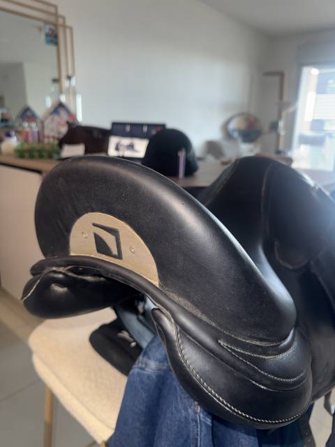 SELLE DE DRESSAGE CHILDERIC 