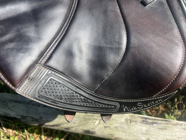 Selle d'obstacle Equiline Nick Skelton