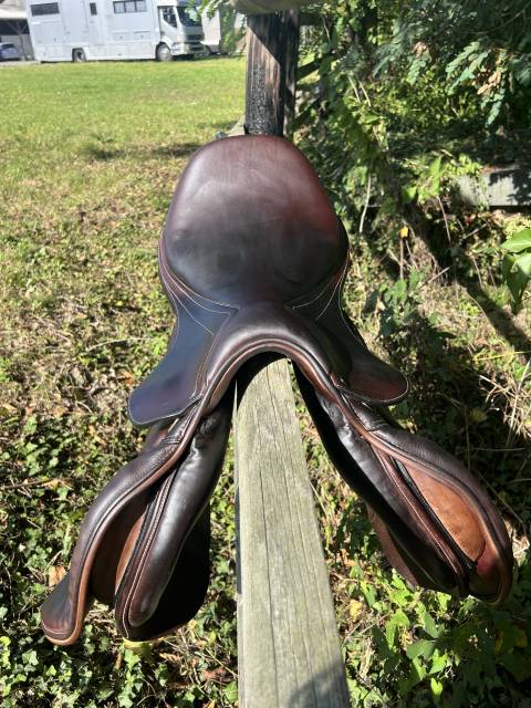 Selle d'obstacle Equiline Nick Skelton