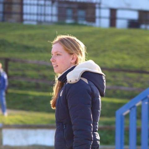 Monitrice d'&eacute;quitation ind&eacute;pendante 