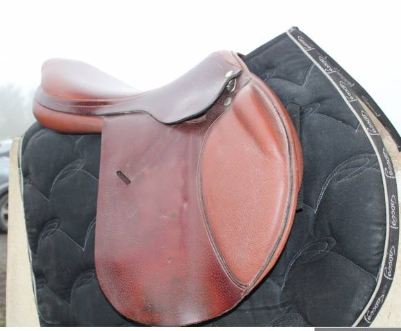 Selle CSO &Eacute;quipe Avant garde 17"